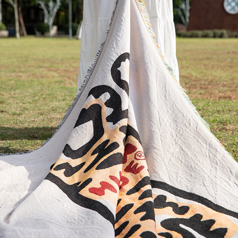 Modern Tiger Print Throw Blanket - Stylish Sofa & Home Decor