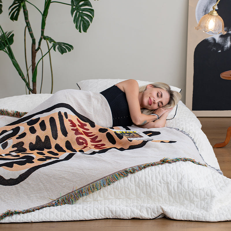Modern Tiger Print Throw Blanket - Stylish Sofa & Home Decor