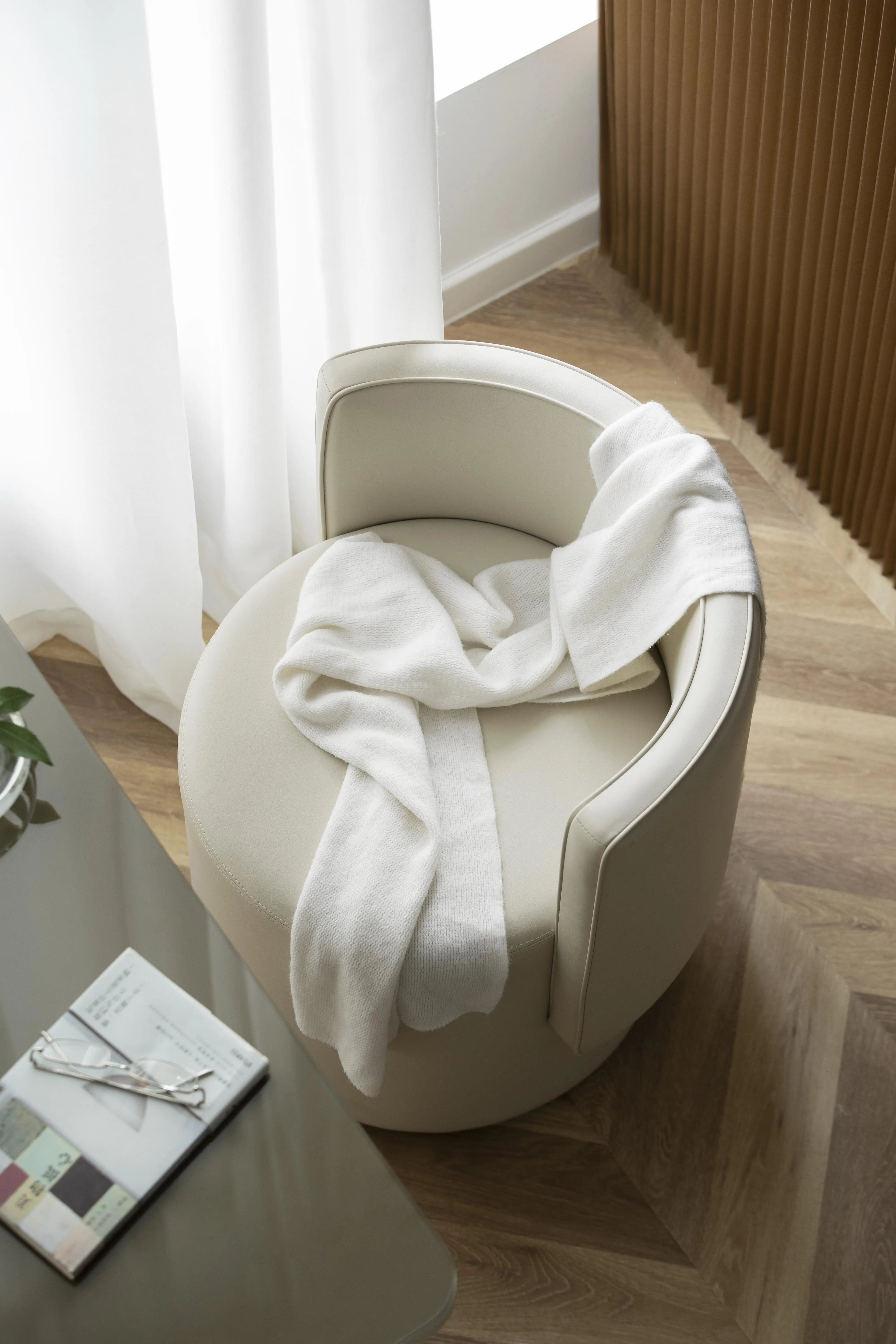 Ballet Swivel Vanity Chair